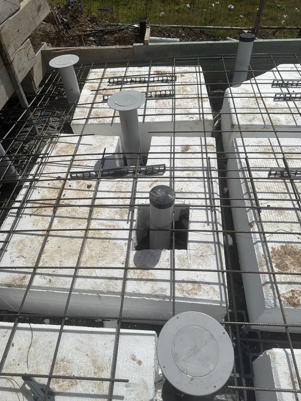 Slab mesh touching a plumbing penetration instead of keeping a 25mm gap, found during a slab inspection in Tallawong